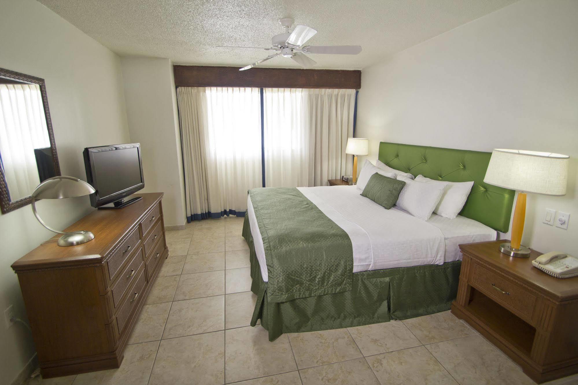 Hilton Vacation Club Flamingo Beach Sint Maarten Pelican Key Room photo